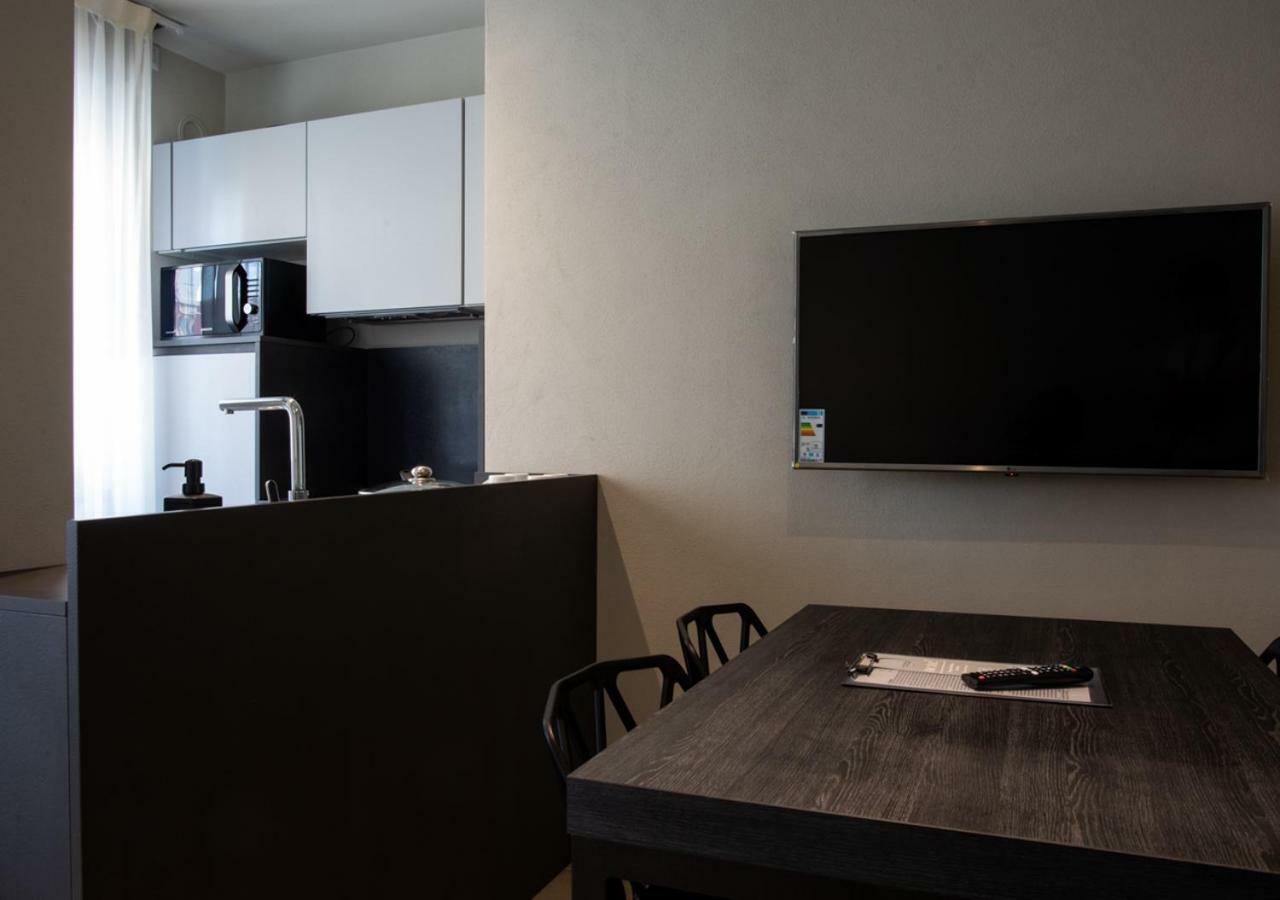 בולוניה Astoria Living Apartments מראה חיצוני תמונה